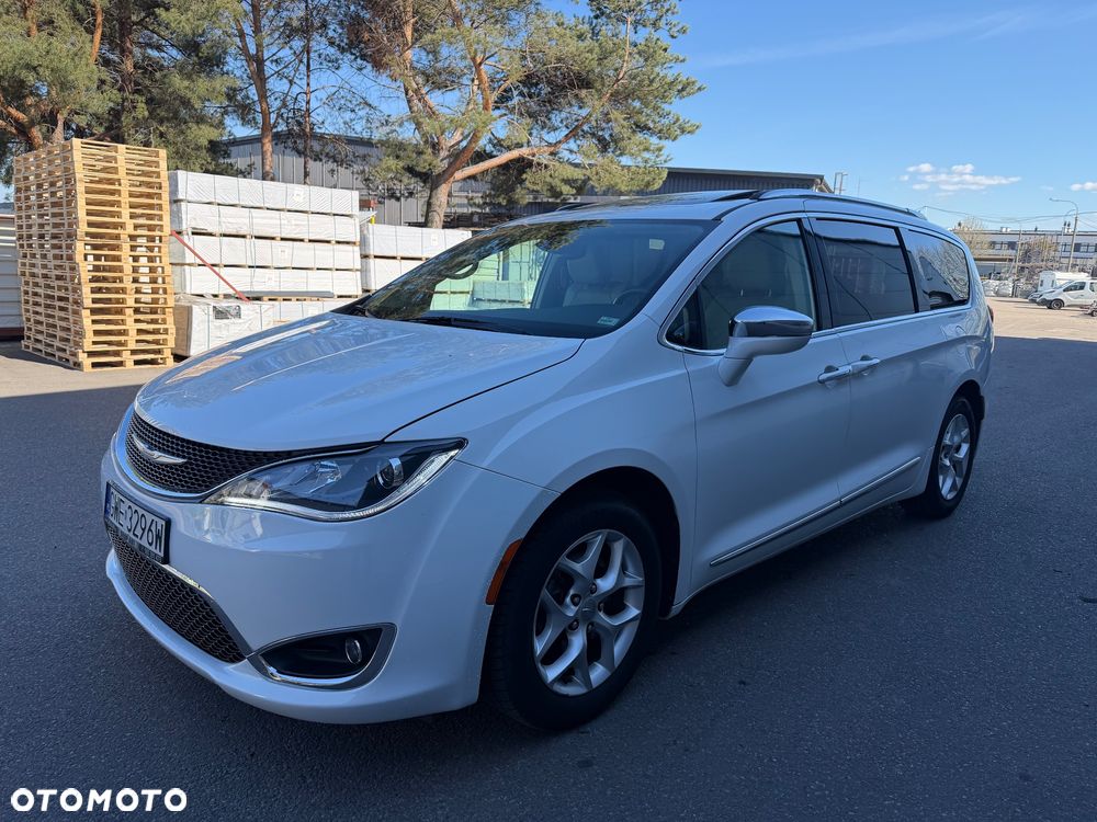 Chrysler Pacifica - 24