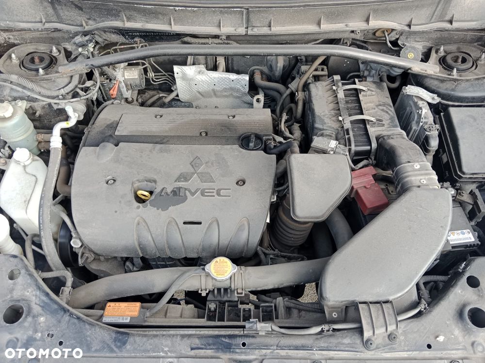 Mitsubishi Outlander 2.0 Intense + NAVI 2WD EU5 - 20