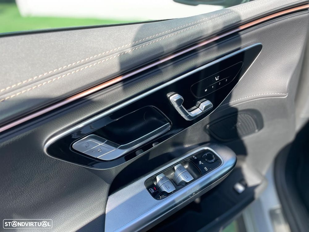 Mercedes-Benz EQE 300 Electric Art - 17
