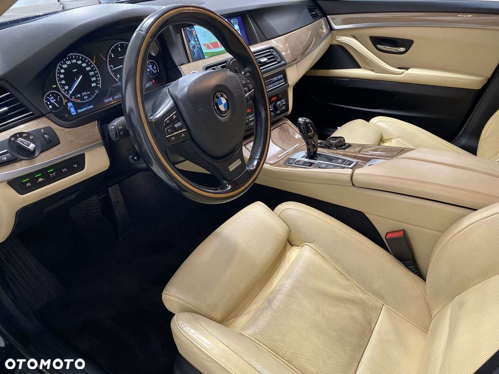 BMW Seria 5 525d Luxury Line - 4