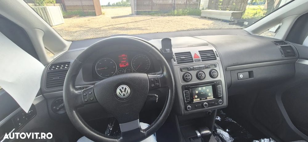 Volkswagen Touran 2.0 TDI DPF DSG Trendline - 6