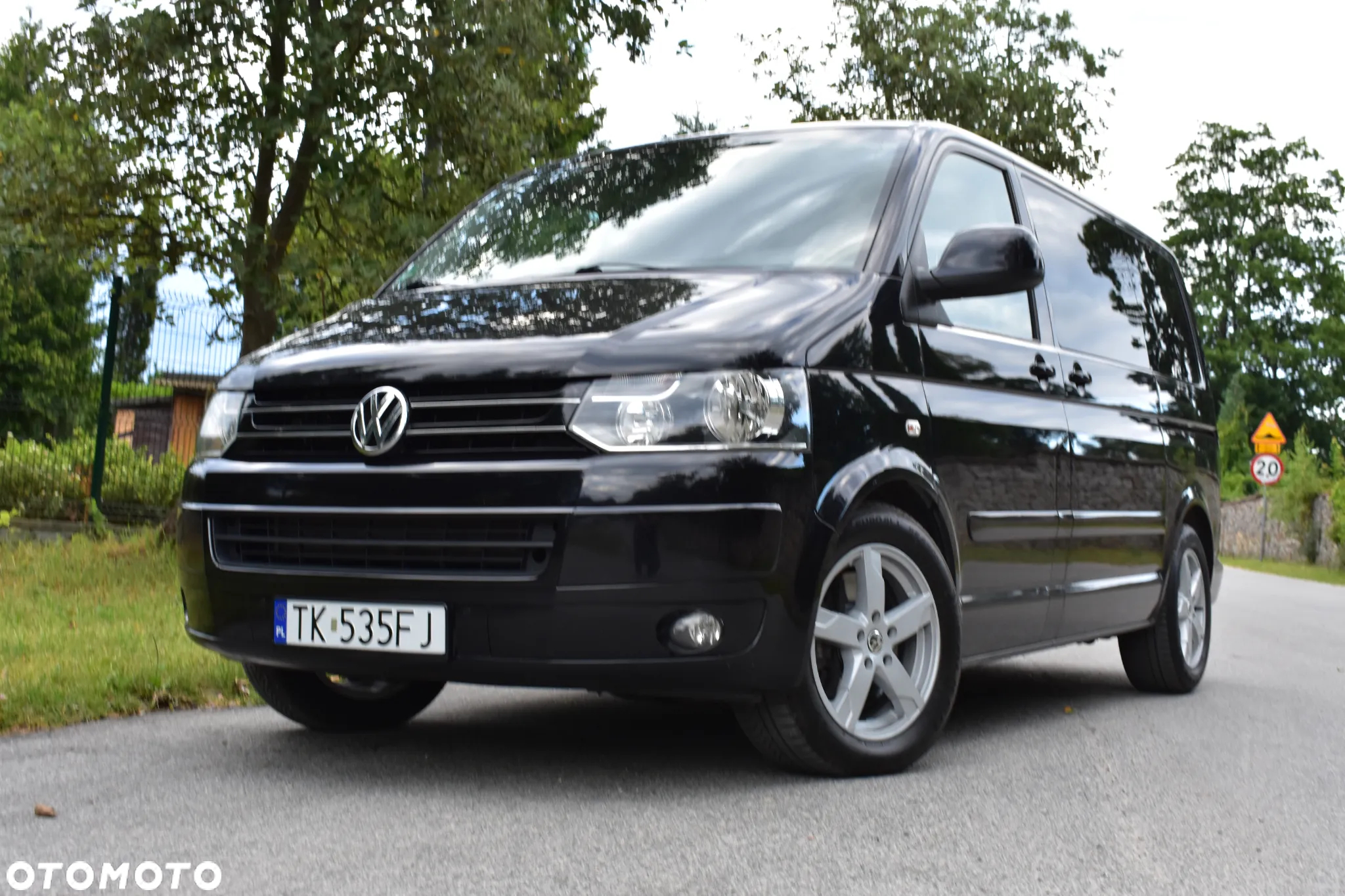 Volkswagen Multivan - 13