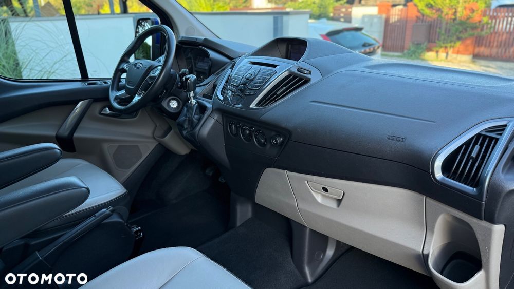 Ford Tourneo Custom - 22