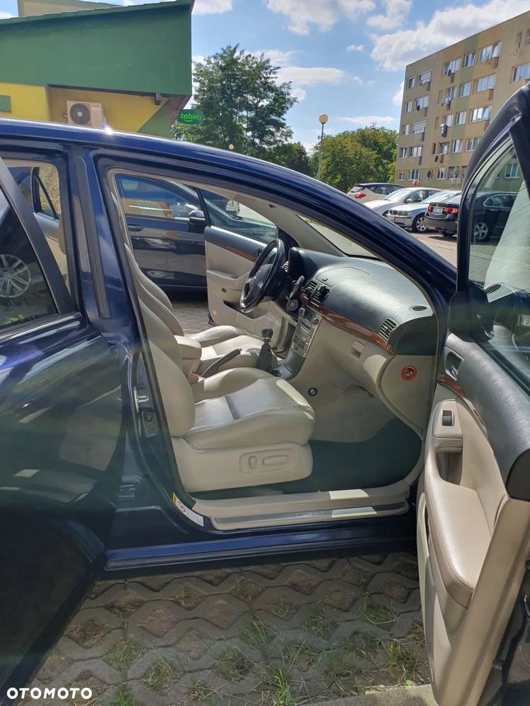 Toyota Avensis 2.0 D-4D - 6