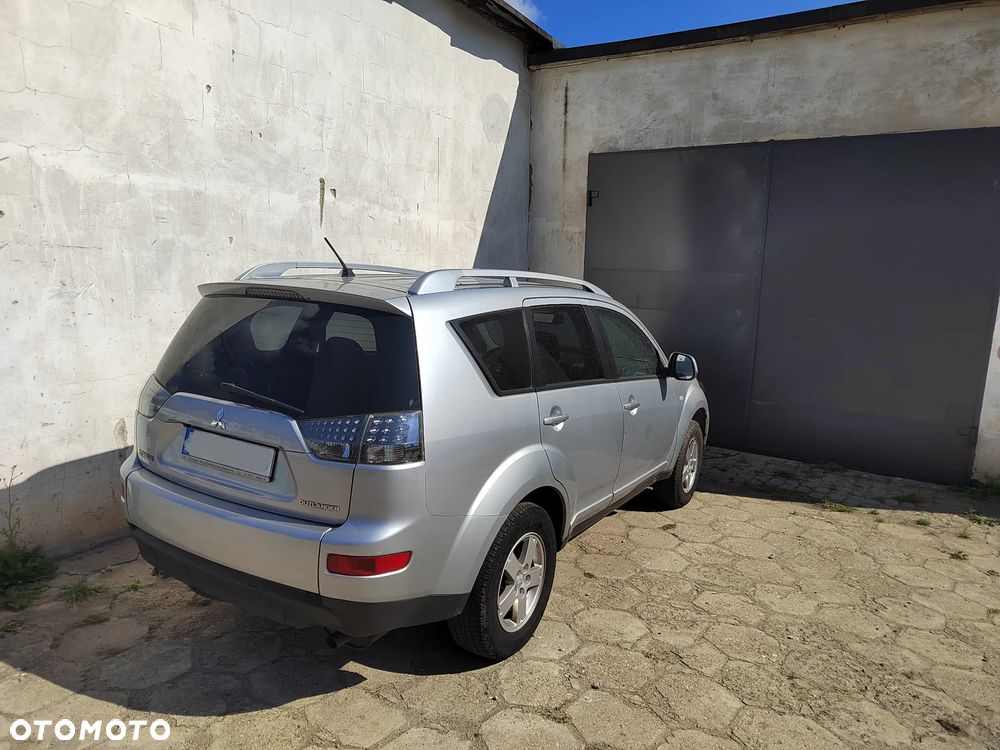 Mitsubishi Outlander 2.4 Invite 2WD - 3