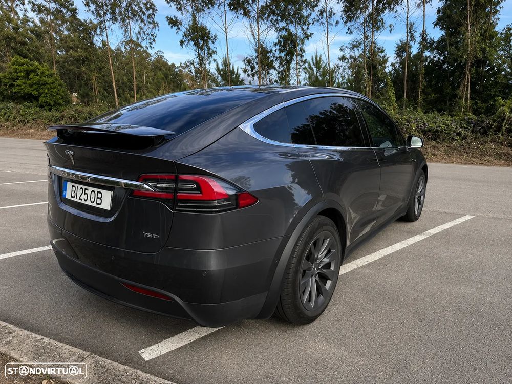 Tesla Model X - 5