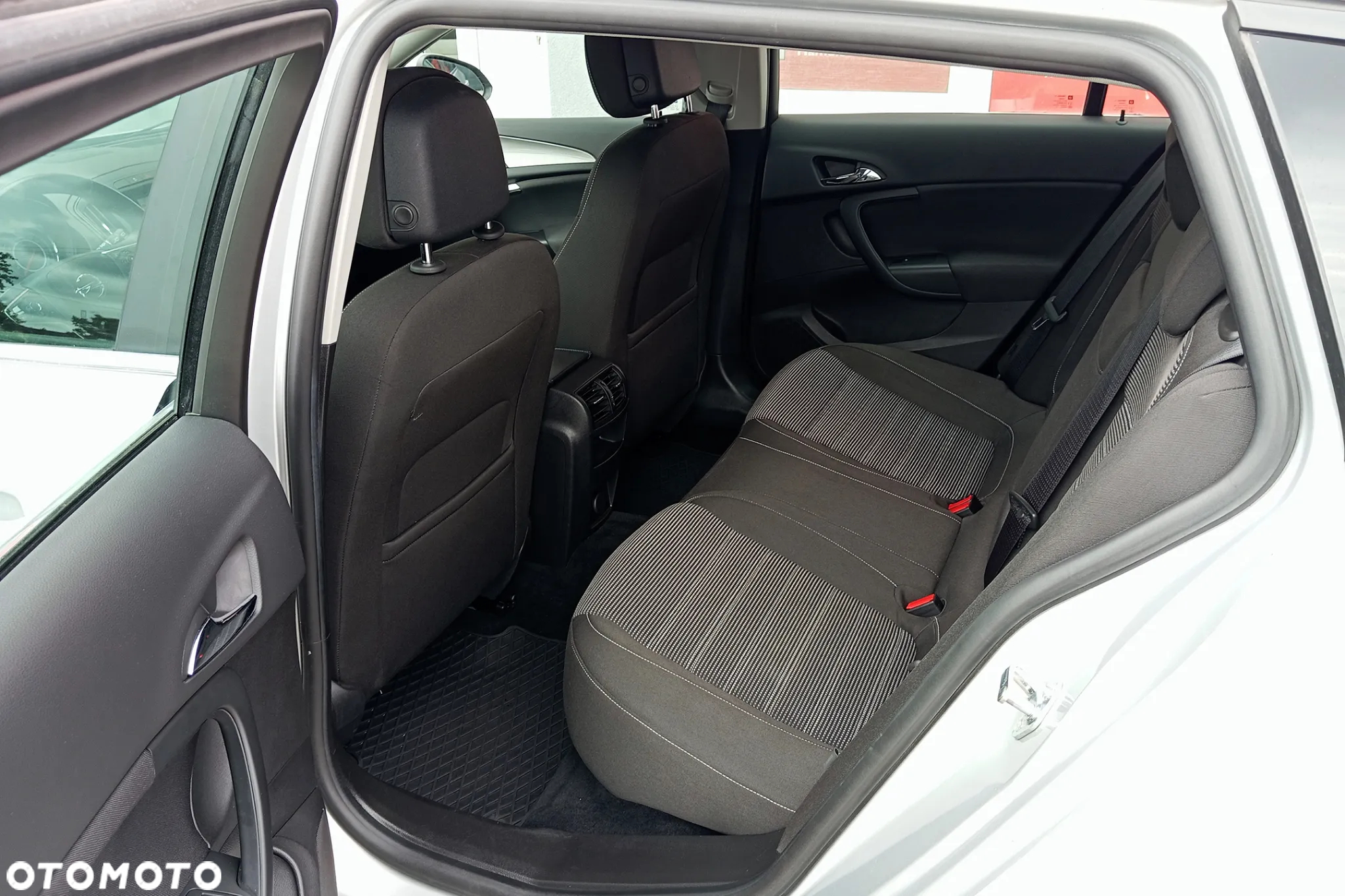 Opel Insignia - 30