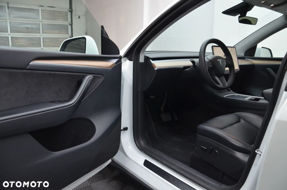 Tesla Model Y Long Range Dual Motor AWD - 10