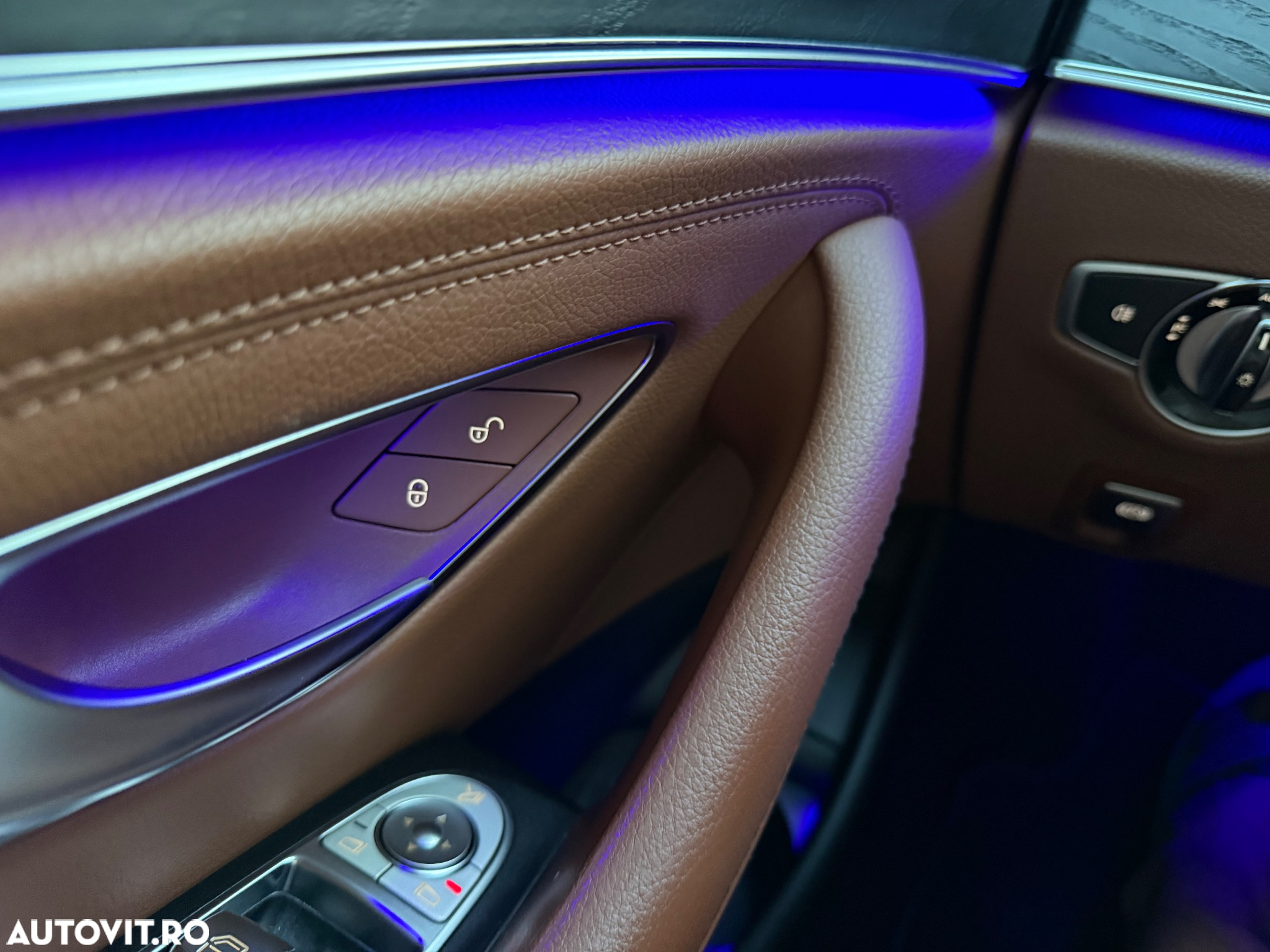 Mercedes-Benz E 220 d Aut. - 37