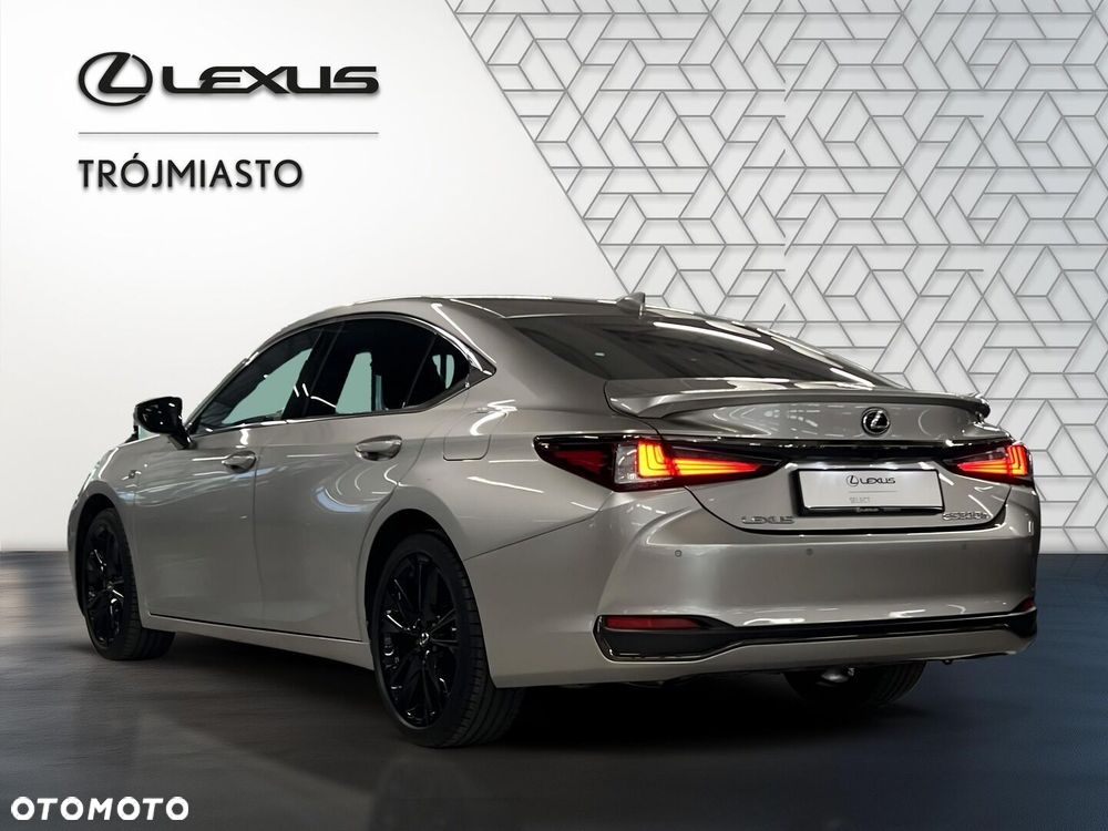 Lexus ES 300h F Sport Design - 4