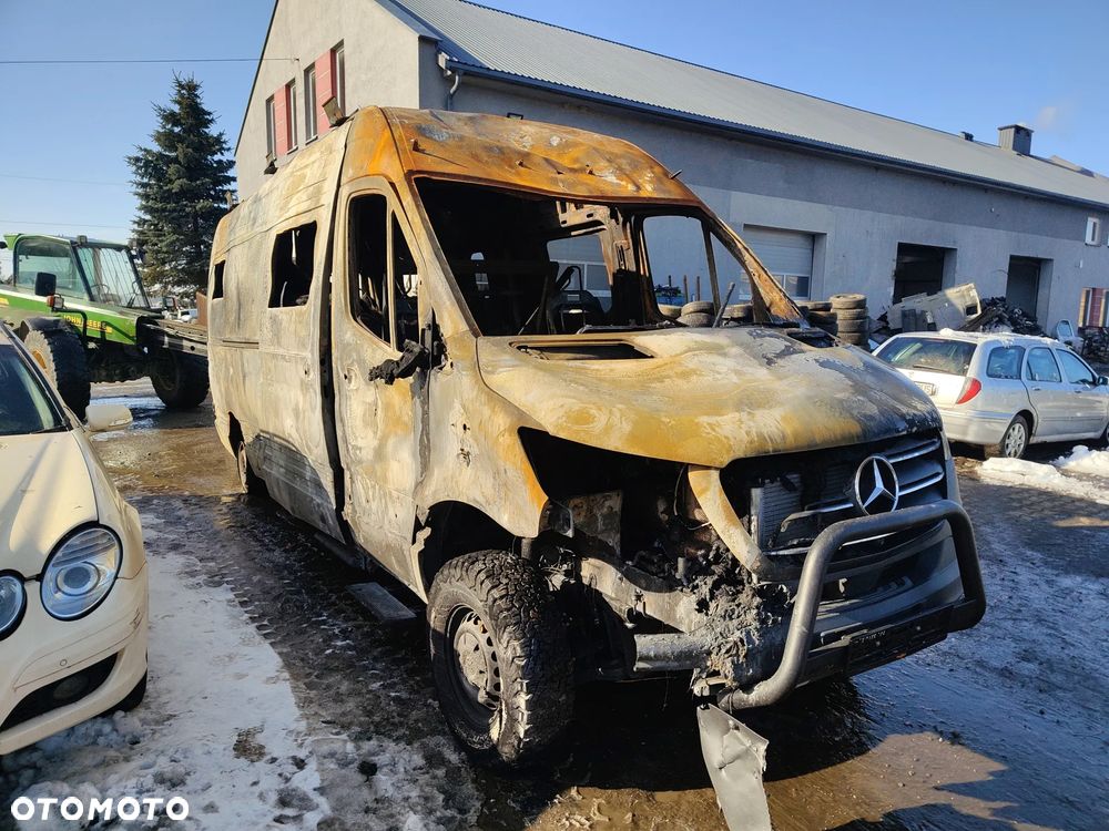 Mercedes-Benz YUCON - 3