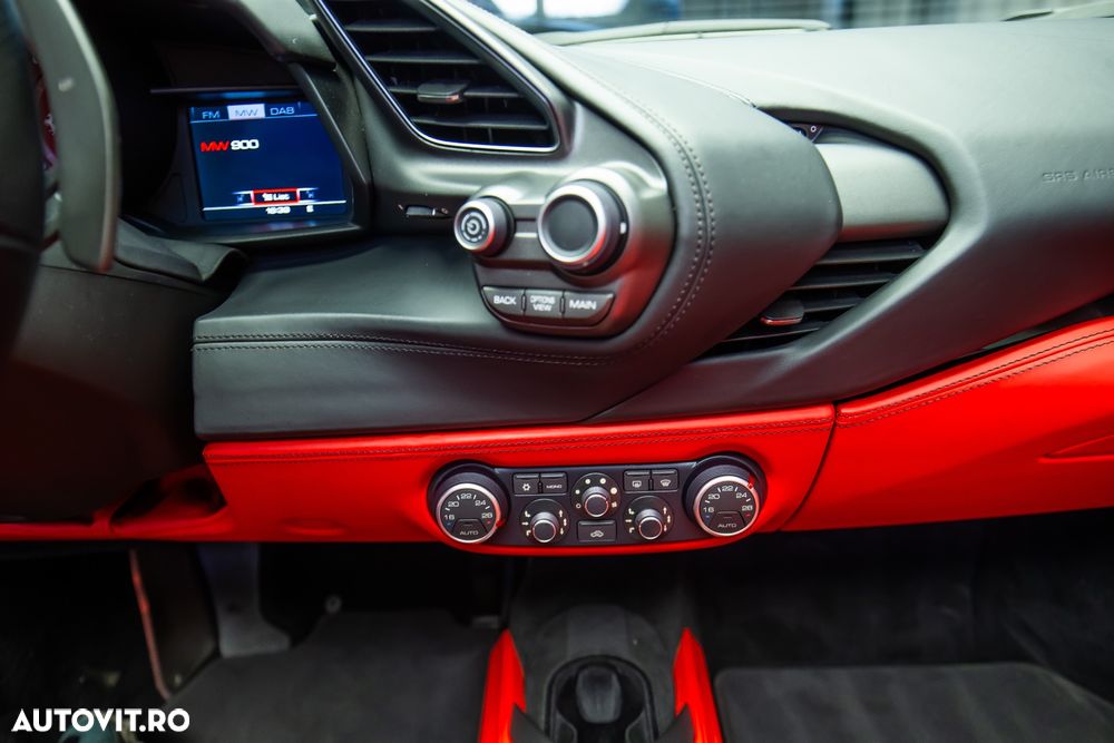 Ferrari 488 Spider - 28