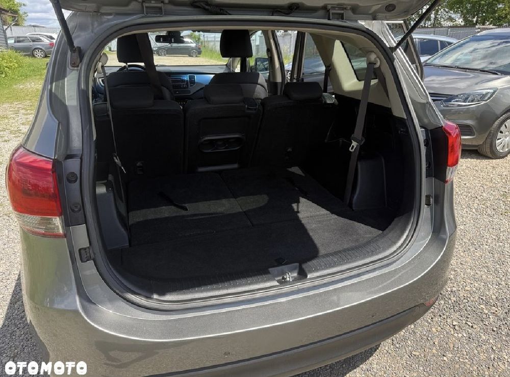 Kia Carens - 21