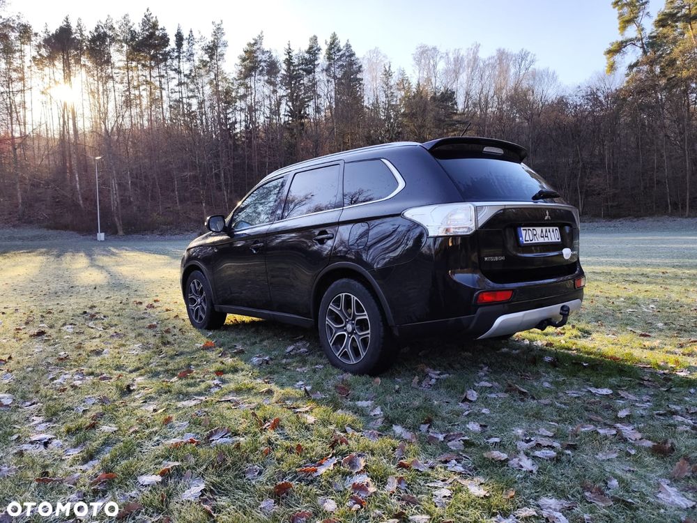 Mitsubishi Outlander 2.2 DID Instyle Navi 4WD - 11