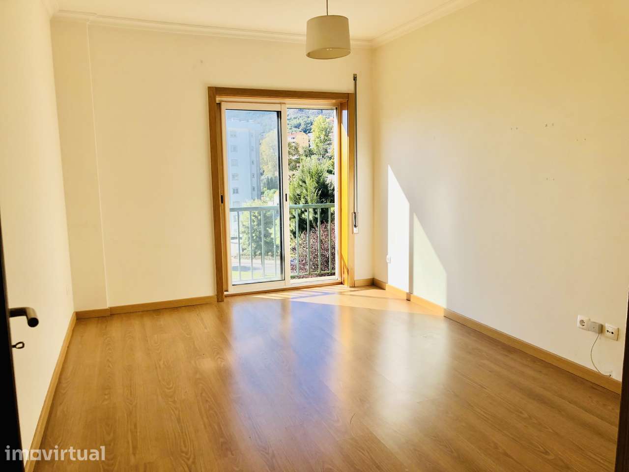 Apartamento T1 com garagem junto ao Serra Shopping e City Center - Grande imagem: 5/14
