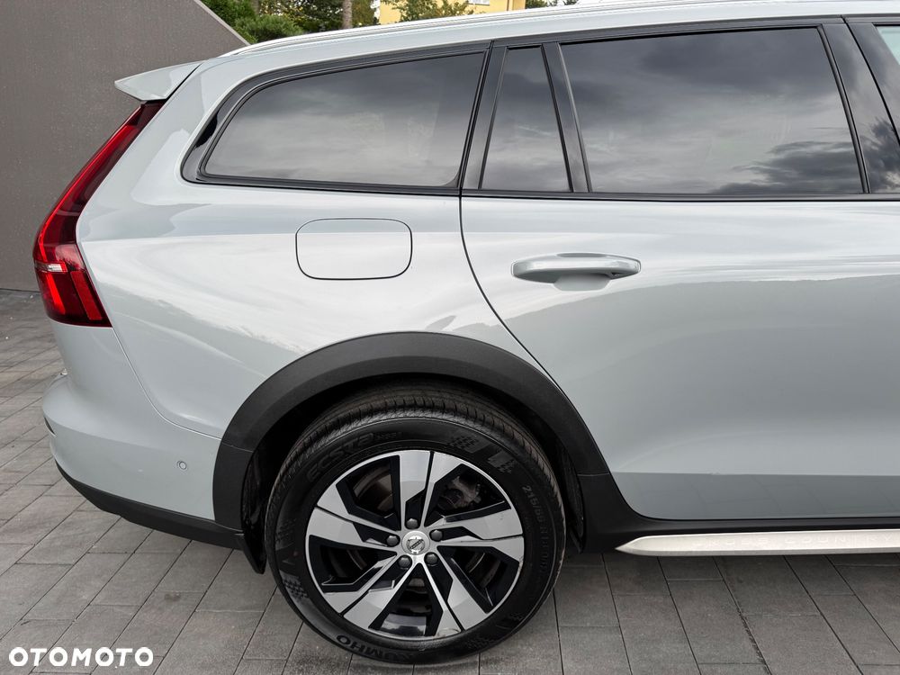 Volvo V60 Cross Country Plus B5 B AWD - 34