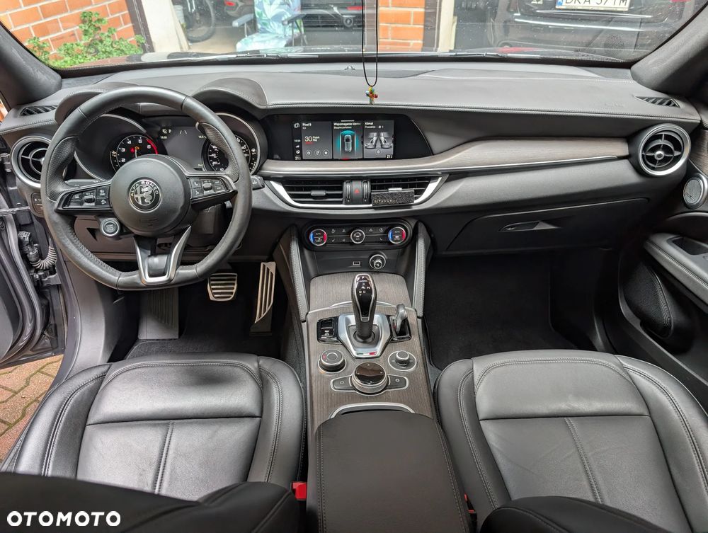 Alfa Romeo Stelvio 2.0 Turbo 16V AT8-Q4 Ti - 6