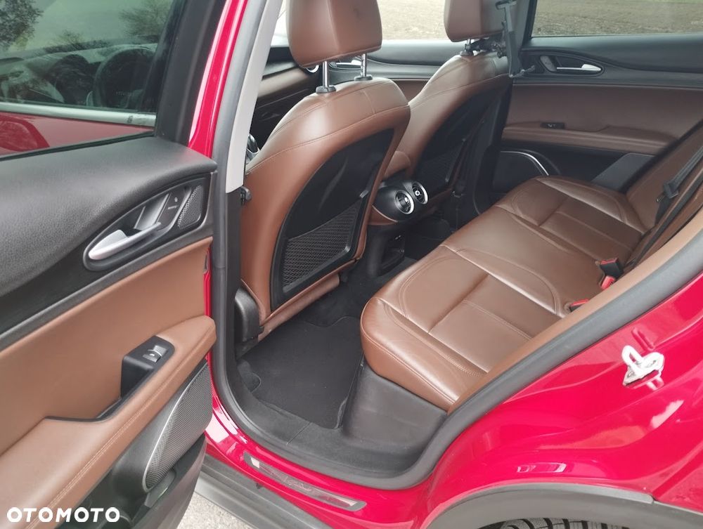 Alfa Romeo Stelvio 2.2 JTDM - 11
