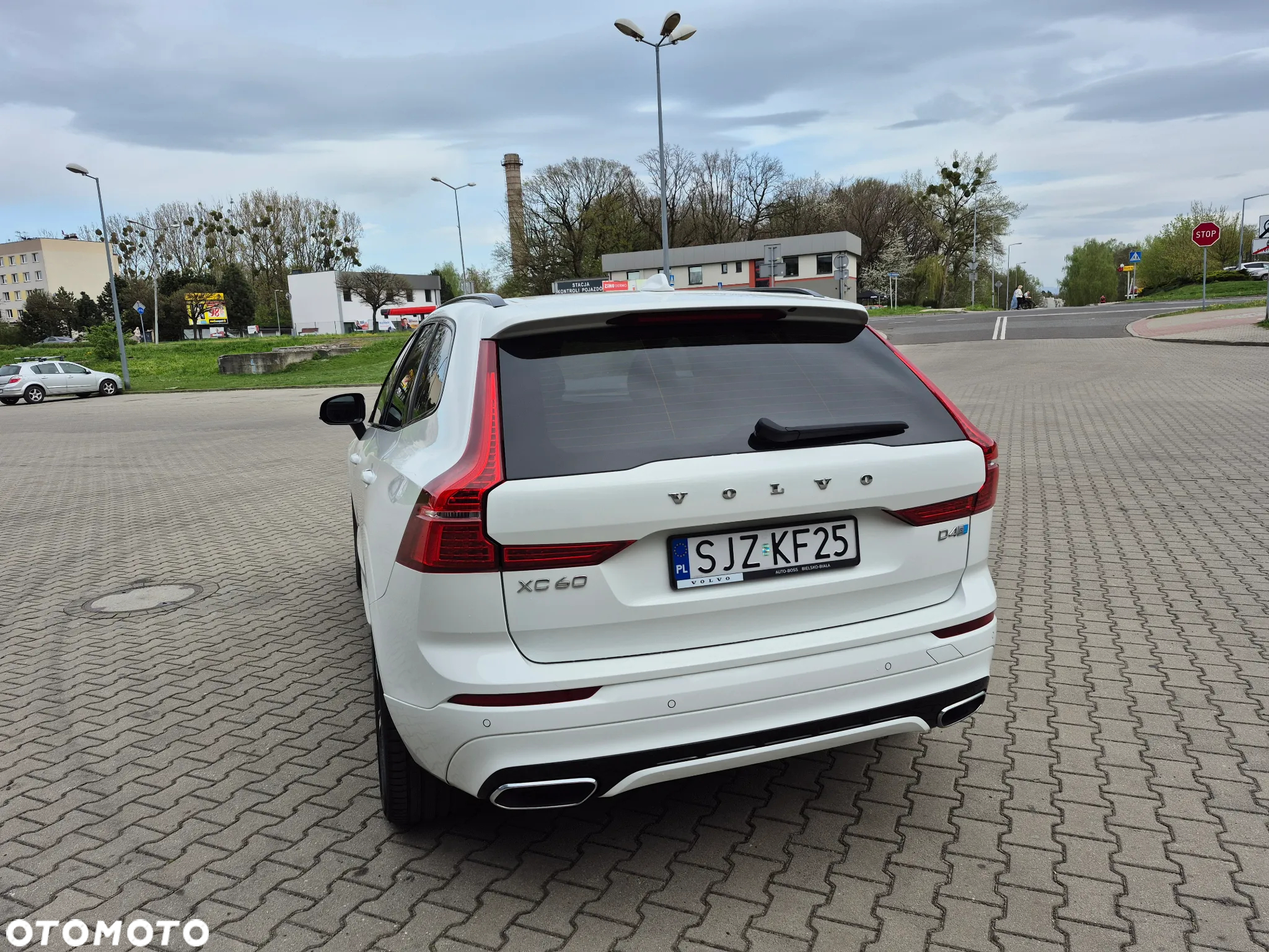 Volvo XC 60 D4 R-Design - 9