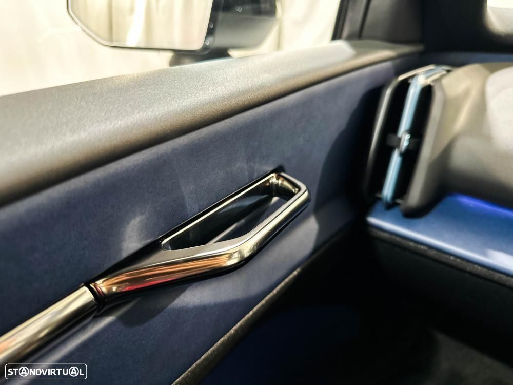 Volvo EX30 Single Motor Extended Range RWD Plus - 39