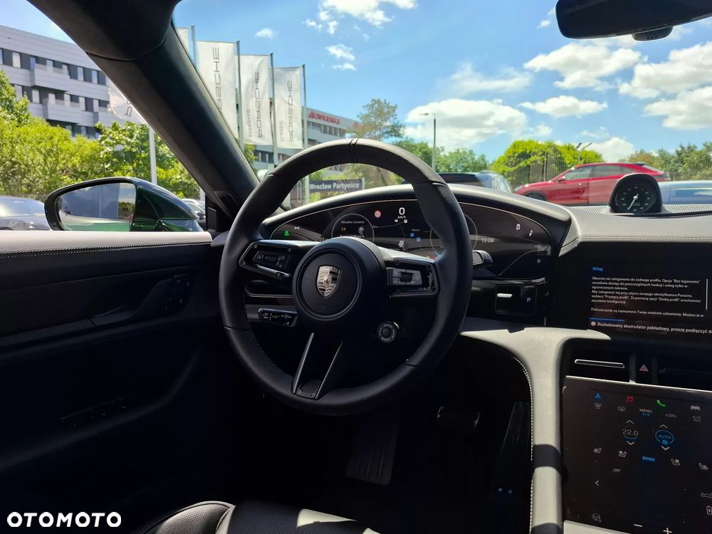 Porsche Taycan 105kWh Turbo S - 18