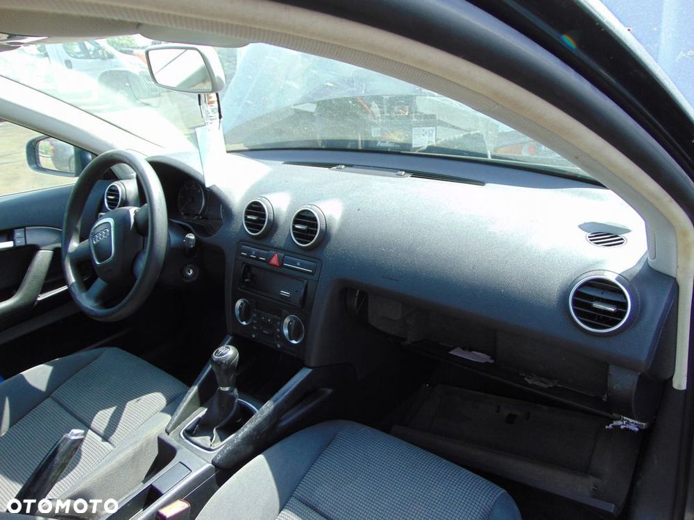 DESKA ROZDZIELCZA KOKPIT KONSOLA PASY PODUSZKI AIRBAG AUDI A3 8P - 1