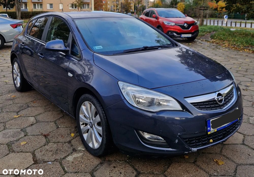 Opel Astra 2010 photo 2