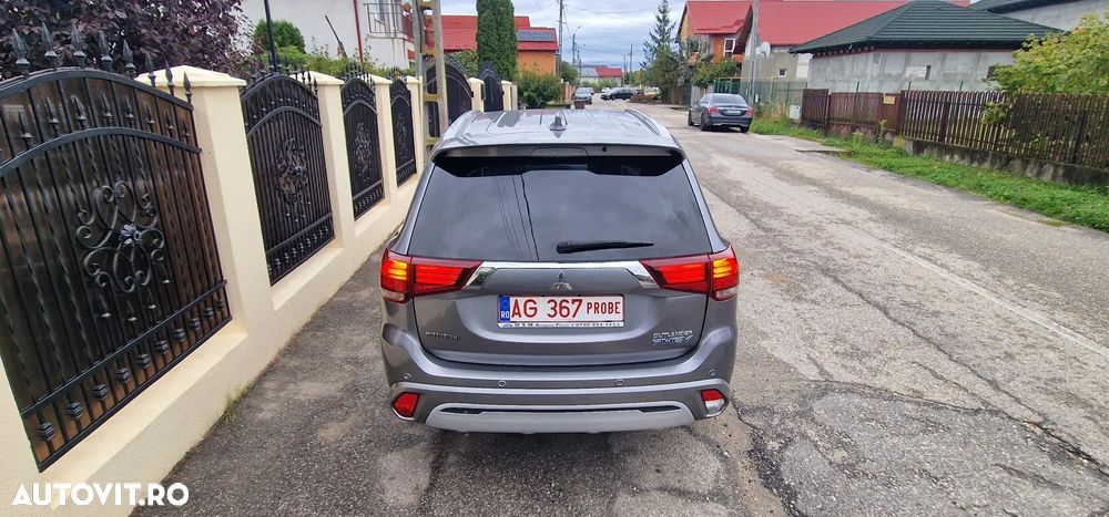 Mitsubishi Outlander 2.4 4WD Plug-In Hybrid Diamant - 24