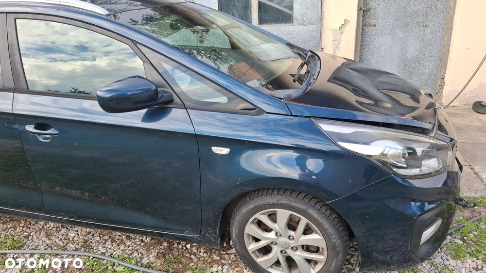 Kia Carens - 2