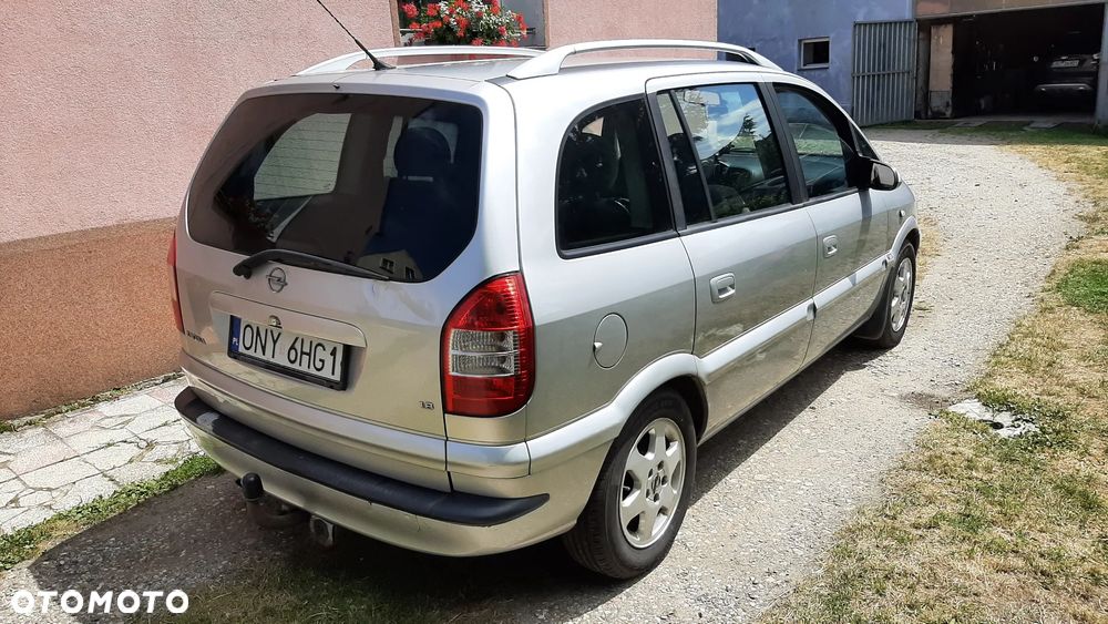 Opel Zafira 1.8 16V Comfort - 2