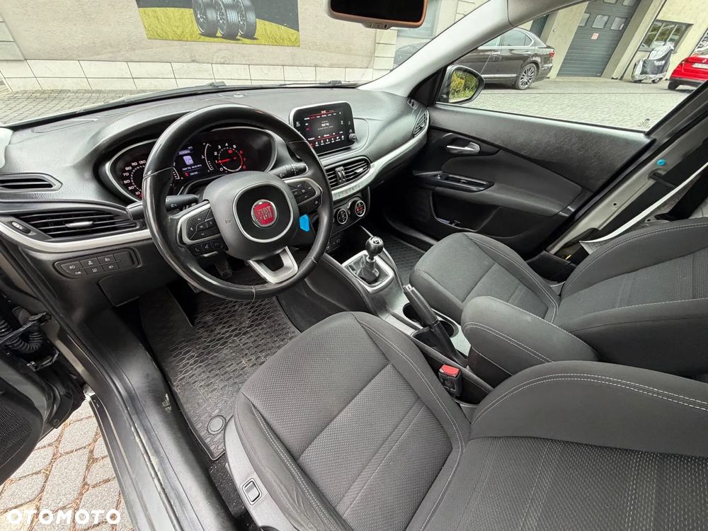 Fiat Tipo 1.4 16v Lounge EU6d - 25