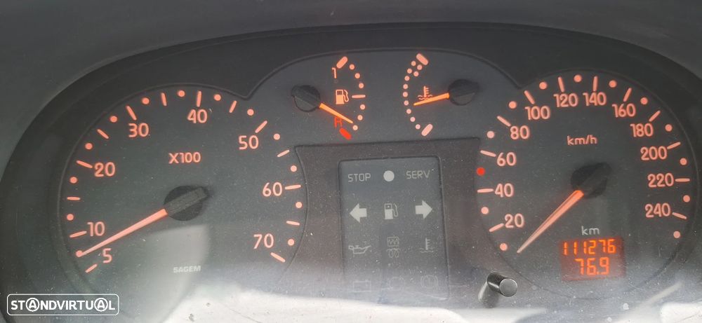 Renault Clio 2001 photo 2