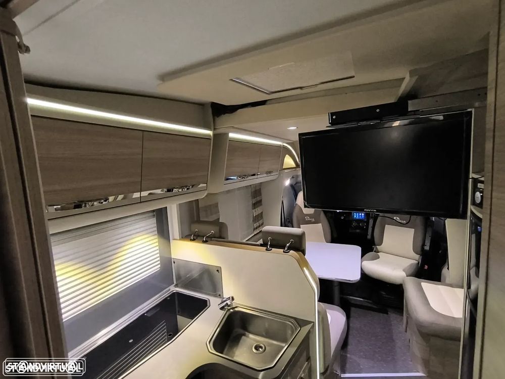 Adria Matrix M670SC 50 Anos 5lugares Cama central e basculante - 25