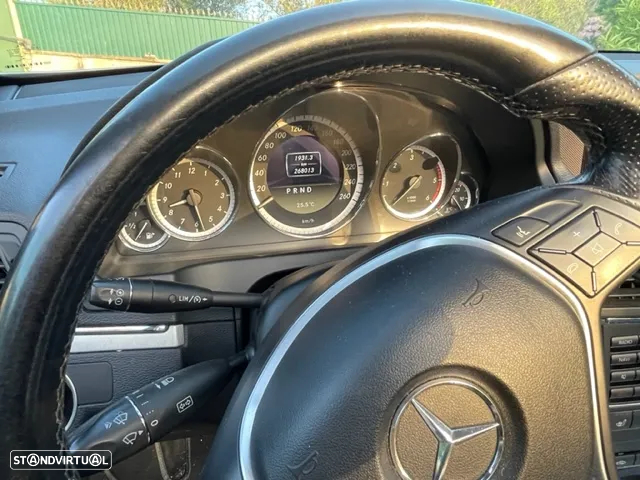 Mercedes-Benz 220 - 8