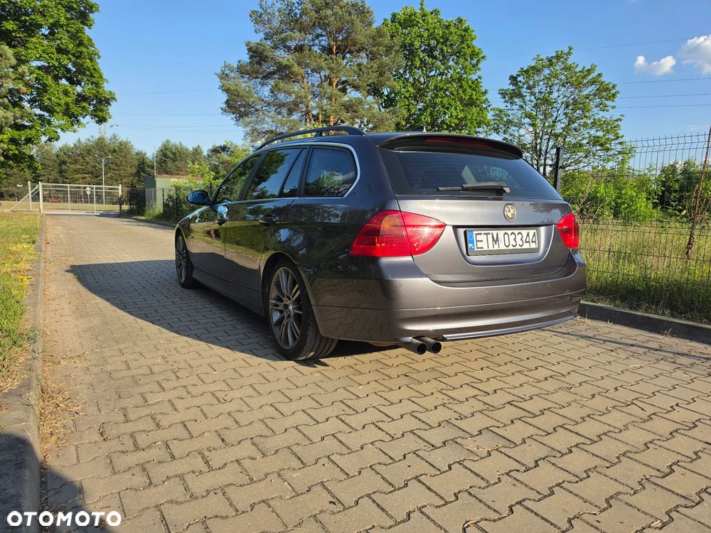 BMW Seria 3 325i - 7