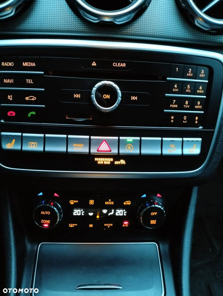 Mercedes-Benz GLA 250 4-Matic AMG Line - 17
