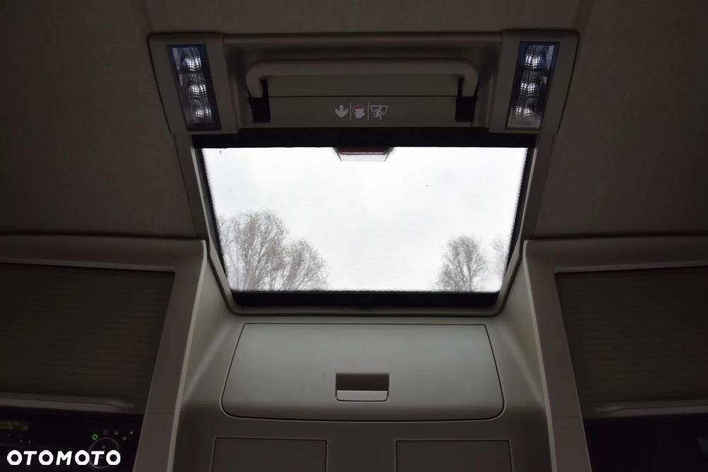 Volvo FH500 / EURO 6 / NOWY MODEL / KLIMATYZACJA POSTOJOWA / ACC / LEDY / 2 ZBIORNIKI / 2022 / NISKI PRZEBIEG / SERWISOWANY / SPROWADZONY - 37