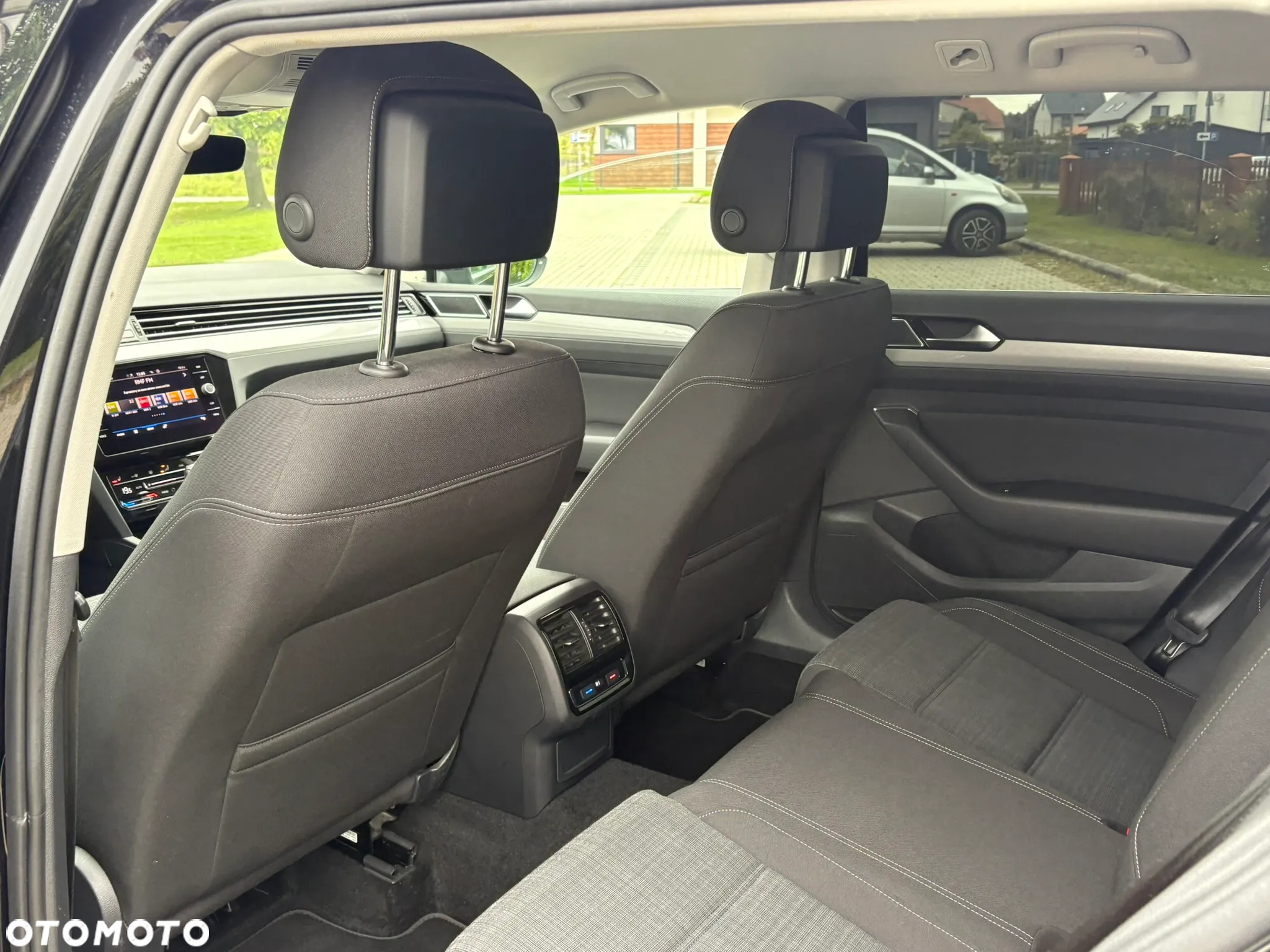 Volkswagen Passat Variant 2.0 TDI SCR DSG Conceptline - 10