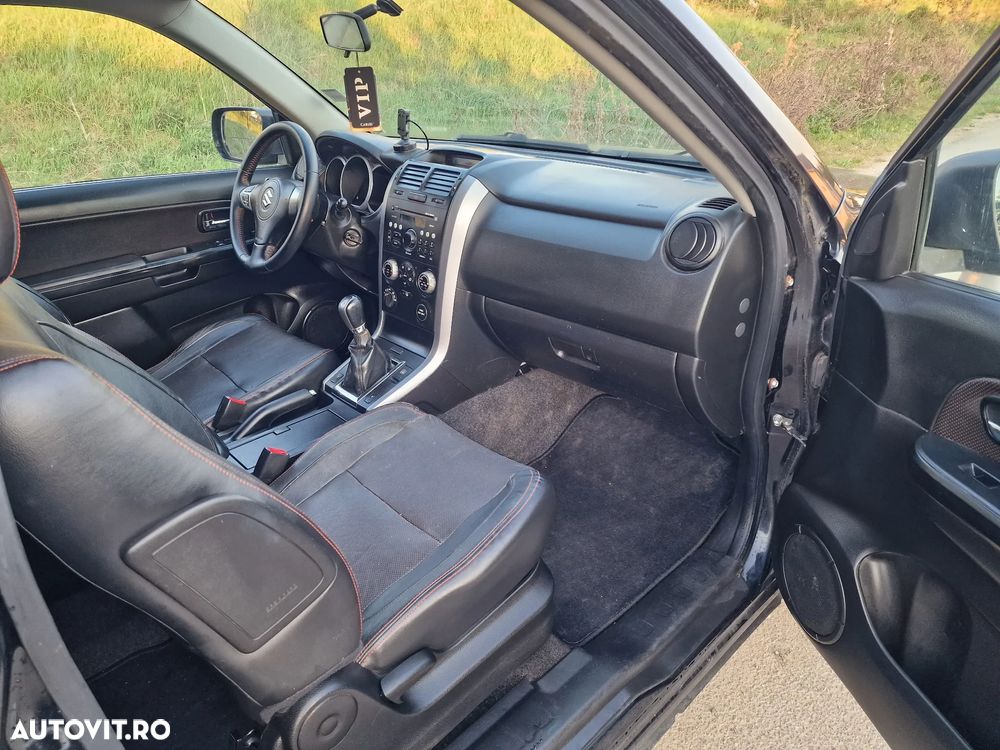 Suzuki Grand Vitara 1.9 DDiS Black&White DPF - 11