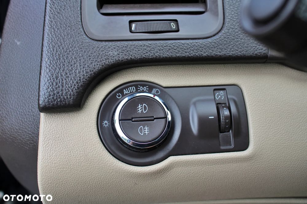 Opel Insignia - 25
