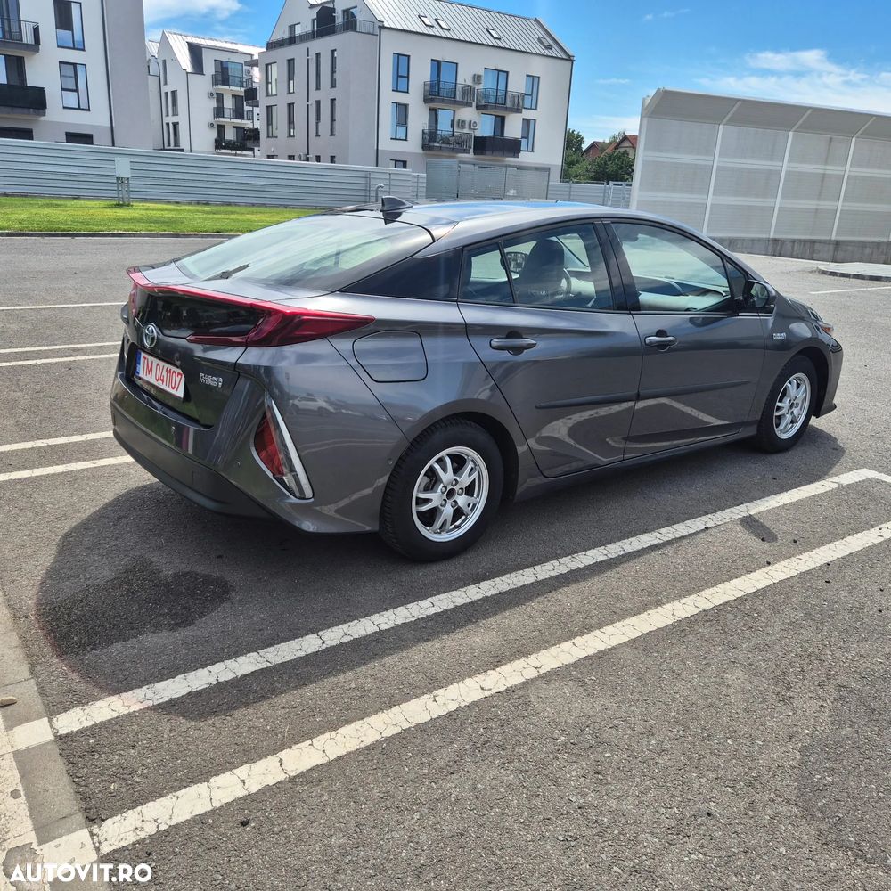 Toyota Prius Plug-in Hybrid Executive - 6