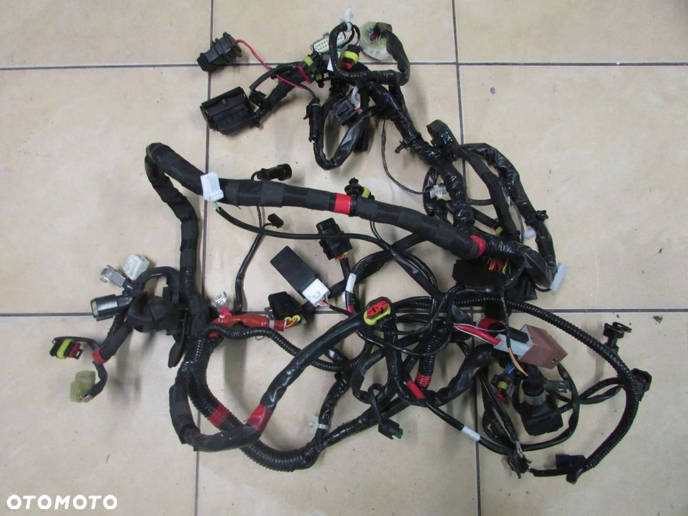 Vespa GTV 300 hpe 2024 instalacja elektryczna wiązka - 2