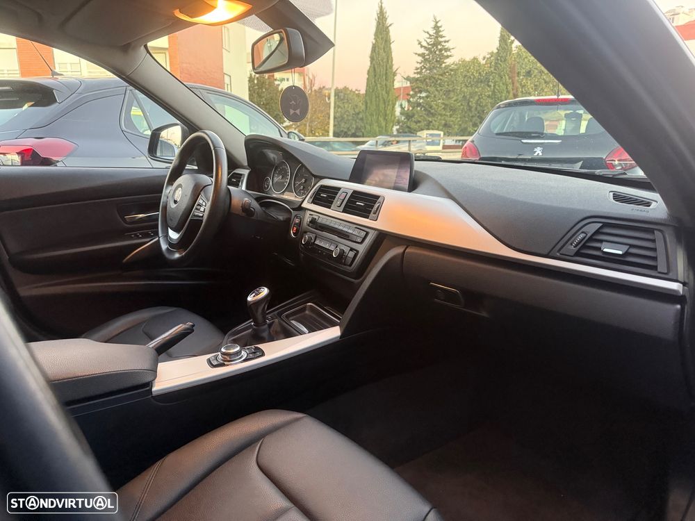 BMW 316 d Touring Line Luxury - 11