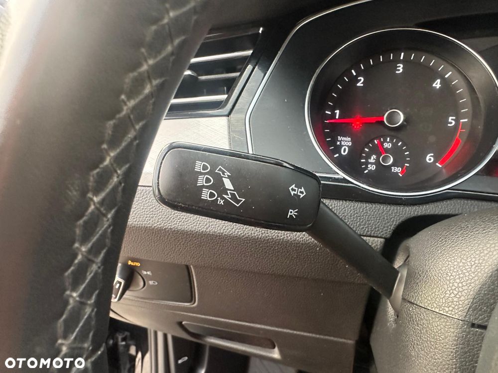 Volkswagen Passat Variant 2.0 TDI EVO Elegance DSG - 29
