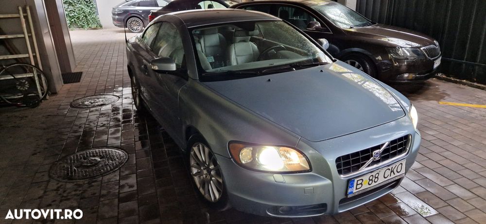 Volvo C70 T5 Momentum - 8