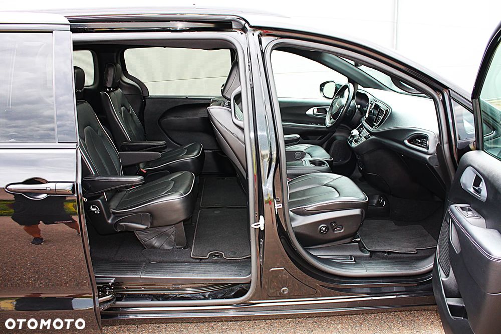 Chrysler Pacifica - 21