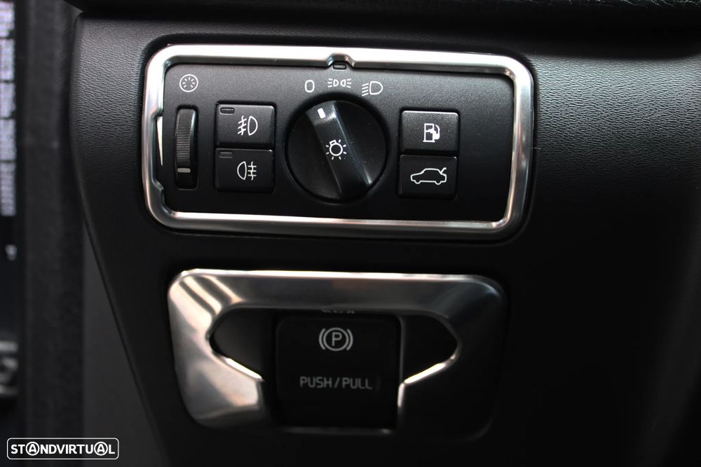 Volvo XC 60 D5 Momentum Geartronic - 46
