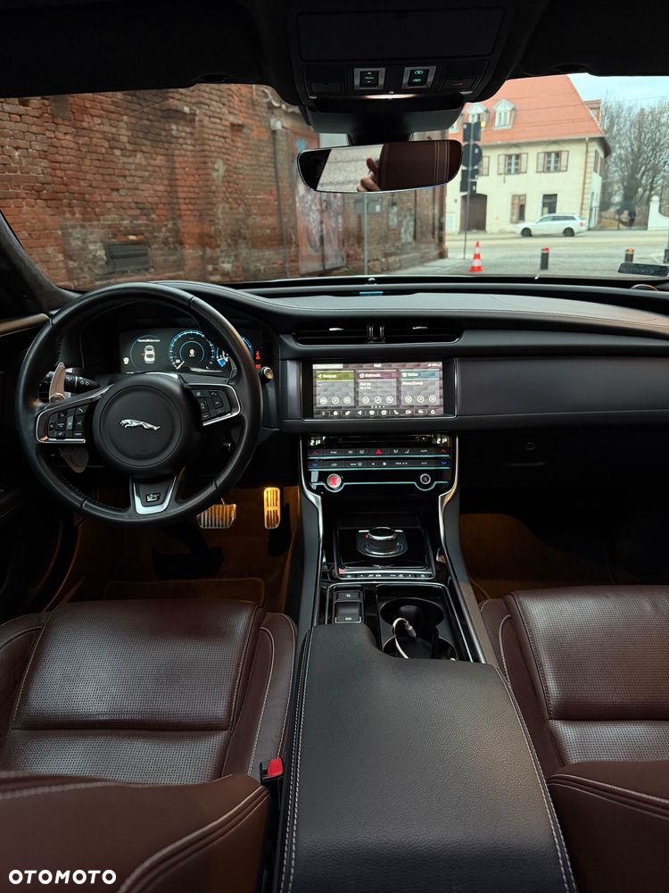 Jaguar XF 2.0 P250 R-Dynamic S - 10