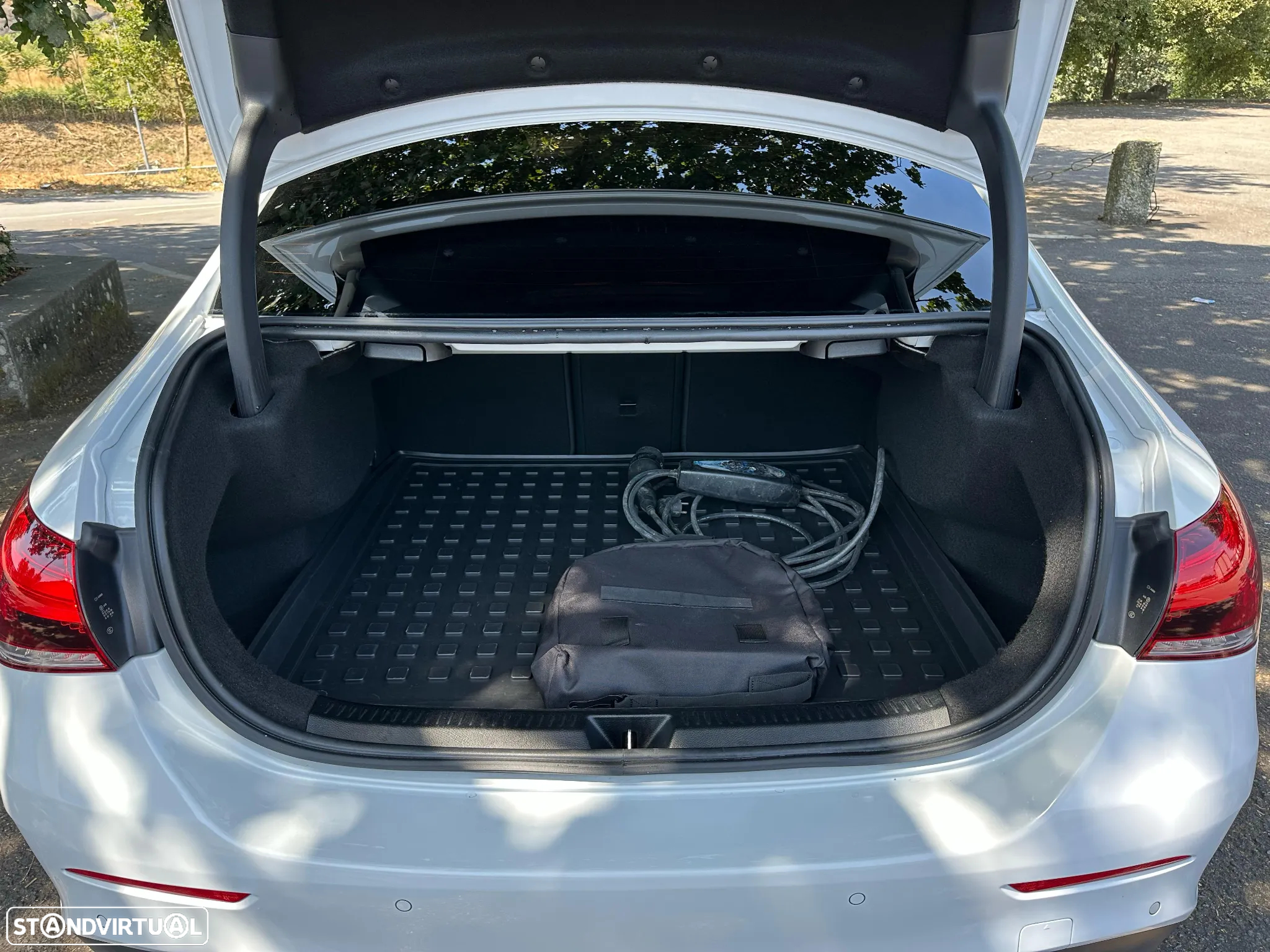 Mercedes-Benz A 250 Limousine e AMG Line - 34