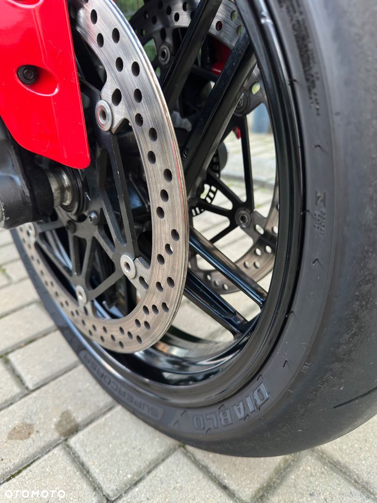 Ducati 1199 Panigale - 11